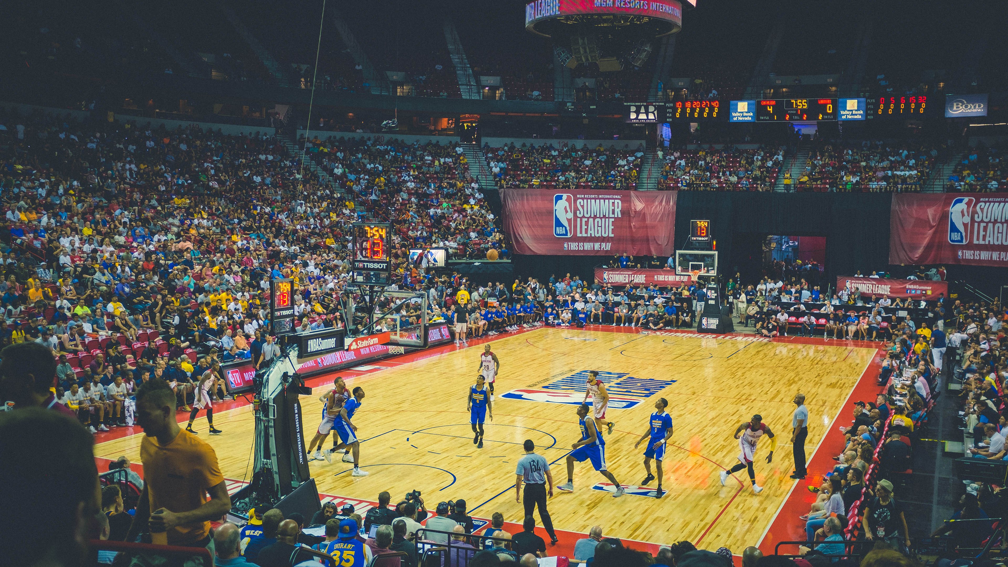 快船战绩不佳,球迷呼吁更换主帅,快船队主力球员